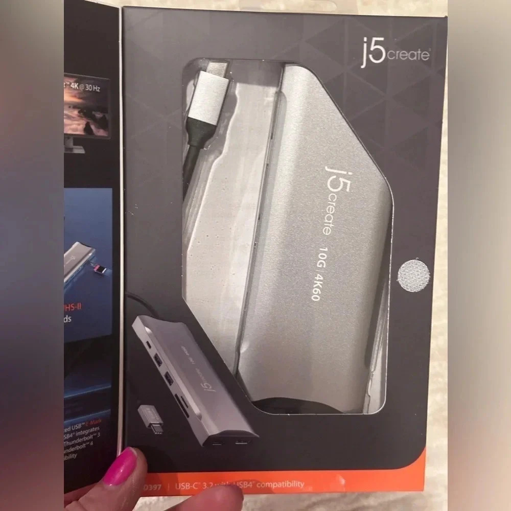 NEW j5create - 4K60 Elite USB-C Triple-Monitor 10Gbps Mini Dock - Space Grey - Picture 2 of 12